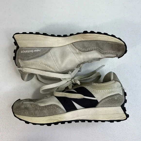 New Balance 327 Girls 11 Sneakers Shoes White Black Logo Lace Up Everyday Play - Picture 3 of 10